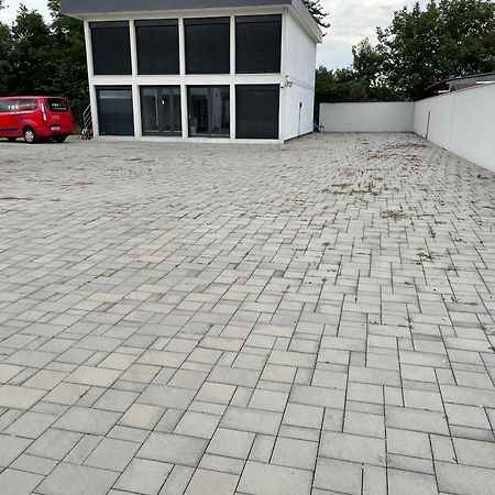 Moderny Novy Byt S Bezplatnym Parkovanim V Objekte, Self-Checking Bratislava Esterno foto